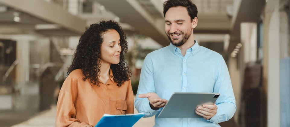 Equipo de asesoría planificando la adaptación a VERIFACTU con el apoyo de Softwariza3