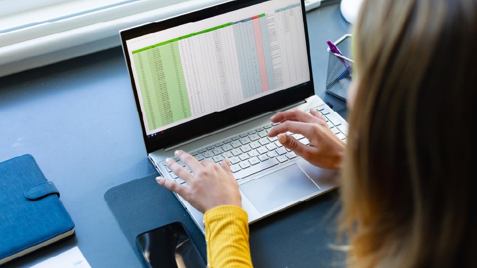 Reduce errores en con la carga masiva de datos de tus empleados