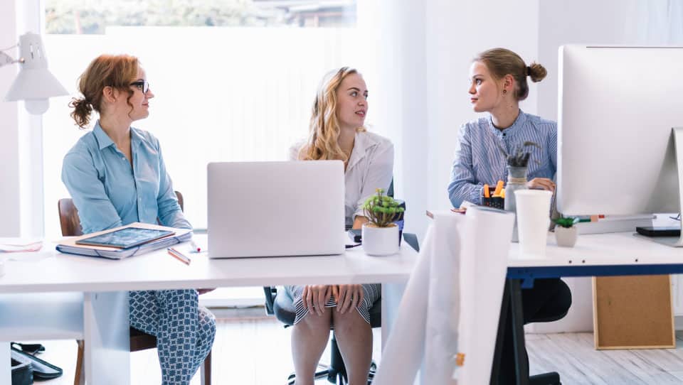 Medidas de igualdad y diversidad laboral para personas LGTBI en entornos empresariales.